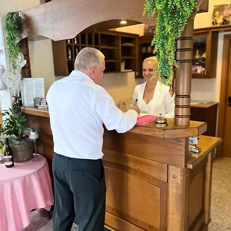 斯沙彻斯图布尔酒店 酒店 3*